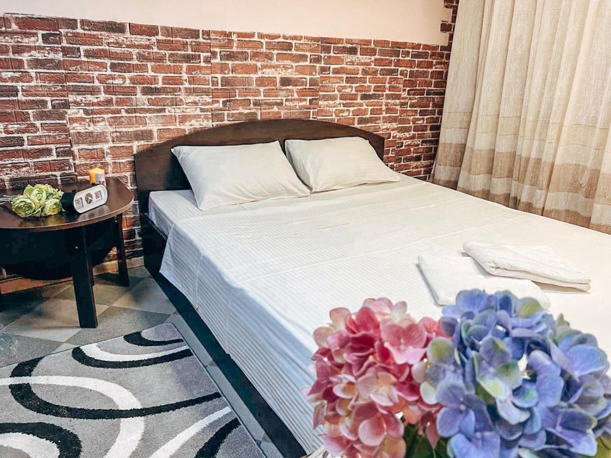 Guest House On Saksahanskoho Street Kiev Bagian luar foto